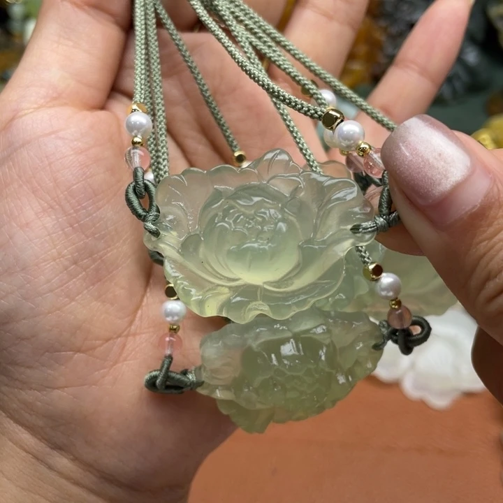 蛇纹石玉未镶嵌吊坠