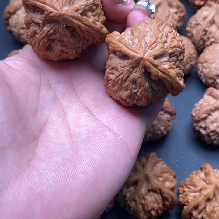 文玩核桃吊坠?**多南疆石