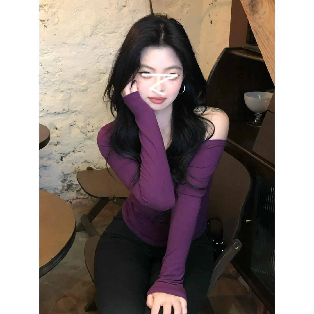 法式斜领露肩紫色长袖T恤2025秋季新款纯欲辣妹打底衫女显瘦上衣