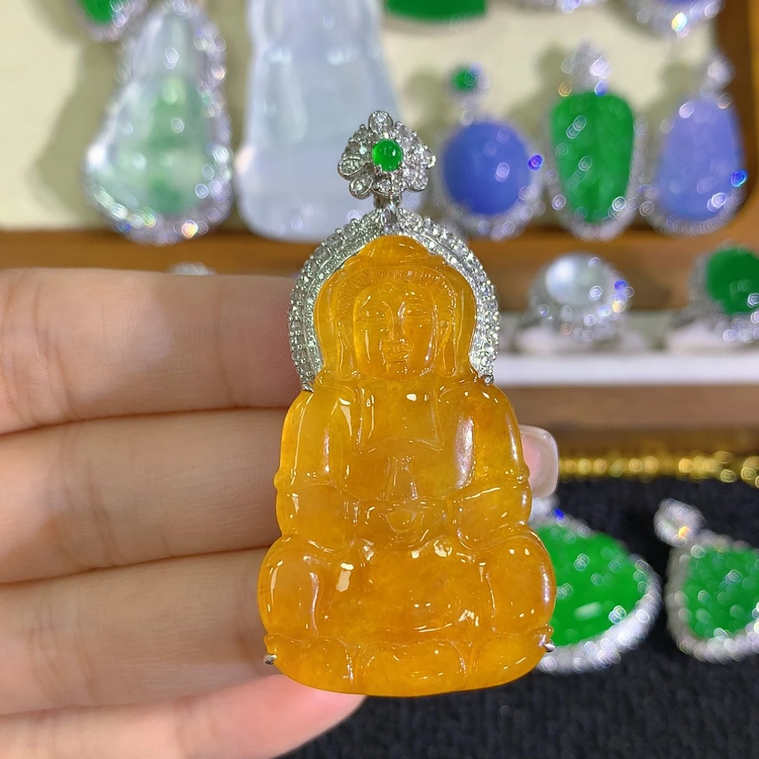 翡翠18K金镶嵌颈饰观音