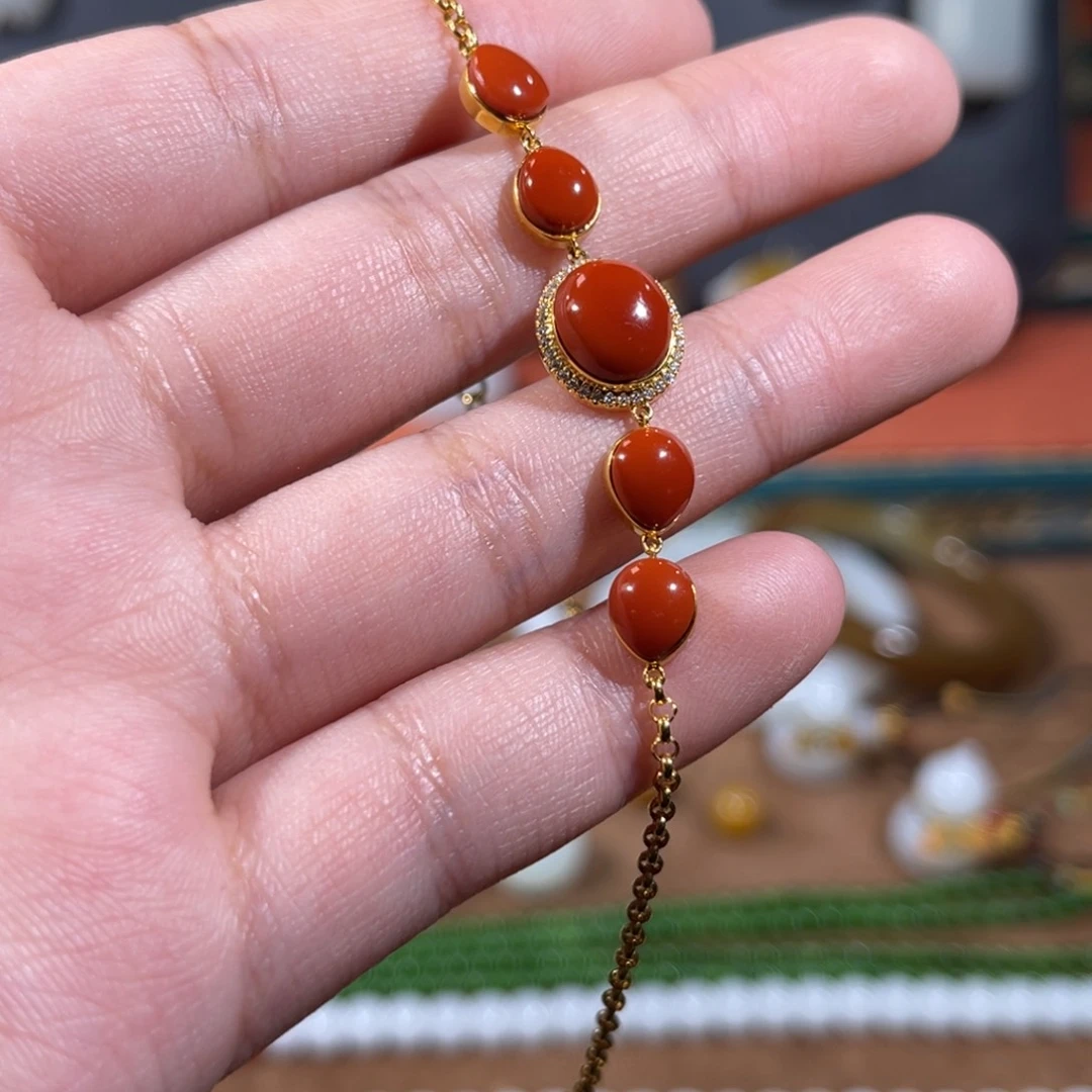 南红玛瑙颈饰18K金镶嵌皮**虾蛋面