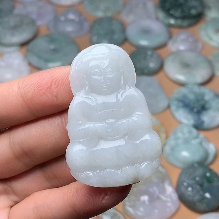 翡翠未镶嵌颈饰观音
