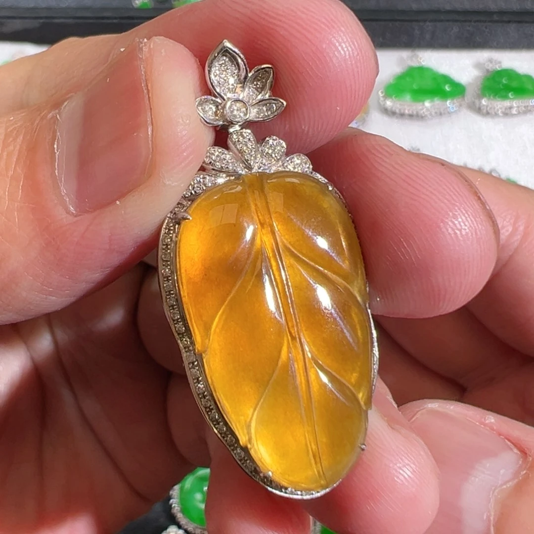 【闪购商品】翡翠吊坠(不含链)18K金镶嵌