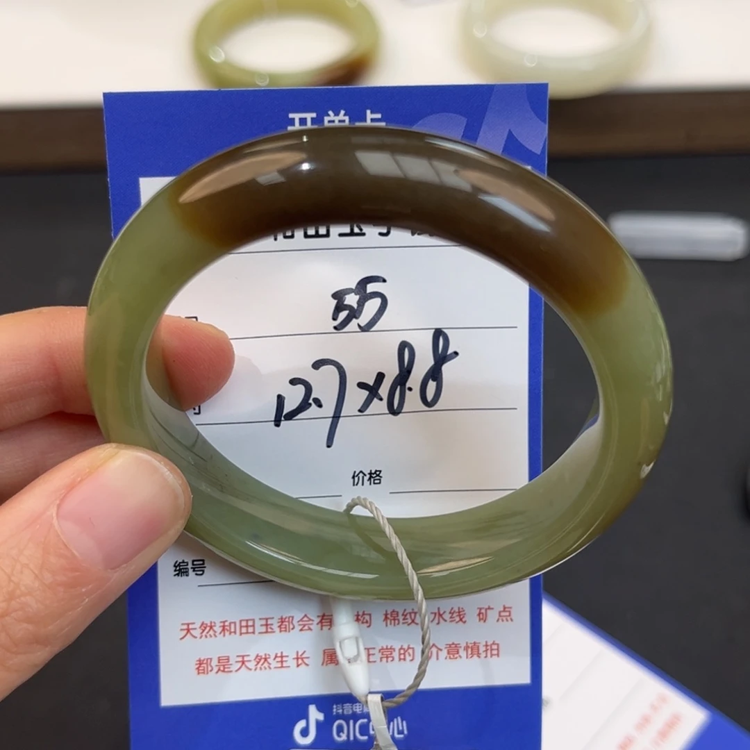 和田玉未镶嵌手镯