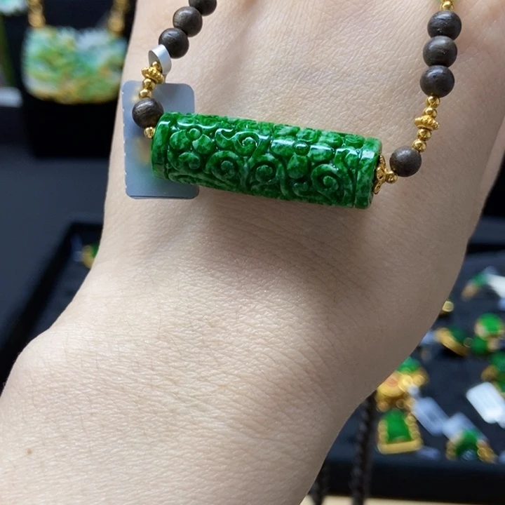 翡翠未镶嵌颈饰吊坠