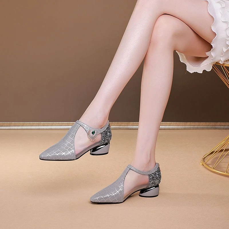 095低跟网纱凉鞋时尚新款百搭夏季透气外穿镂空粗跟尖头中跟