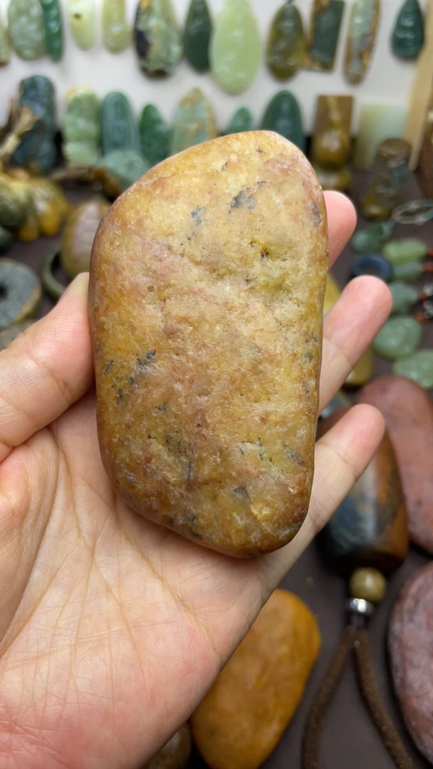 河磨透闪石质玉手把石