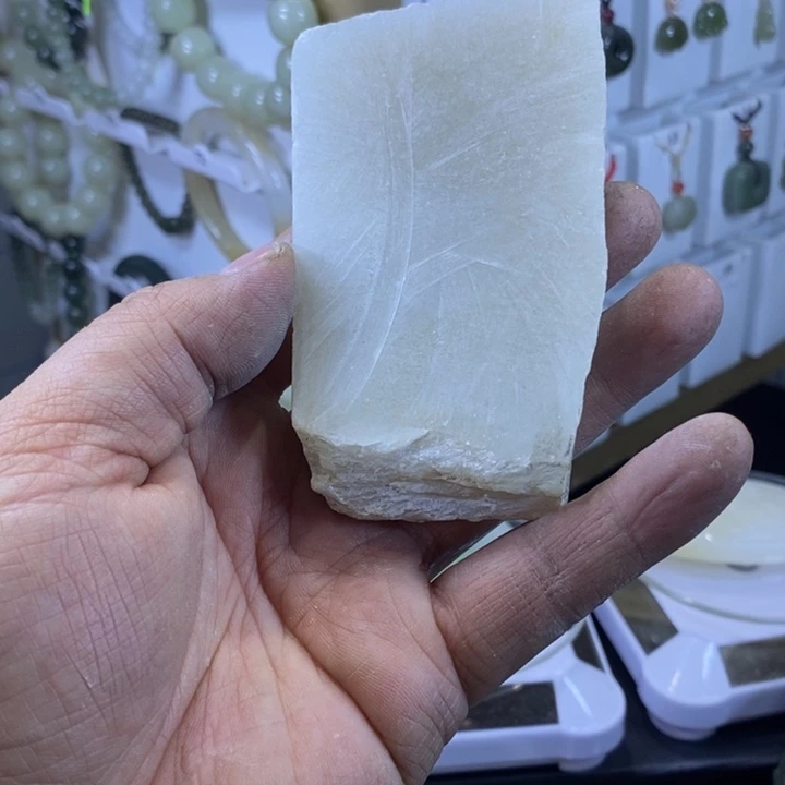 和田玉（糖玉）未镶嵌珠宝奇石