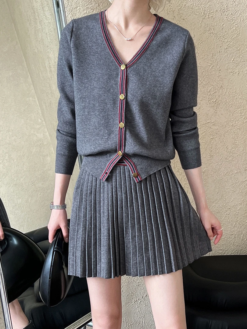 韩款通勤百搭学院风宽松拼色V领长袖针织开衫高腰百褶半身裙套装