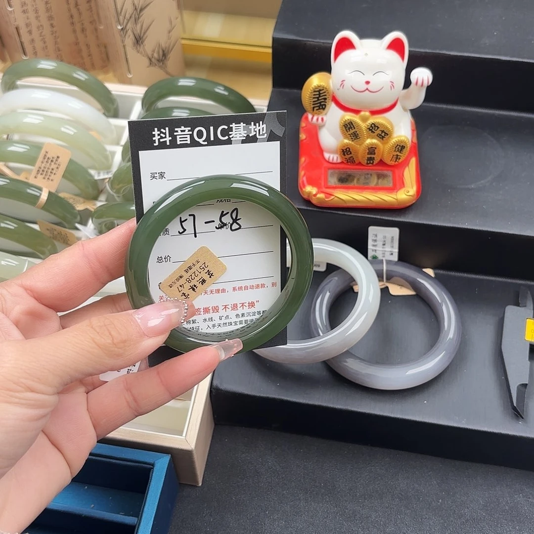 和田玉未镶嵌手镯