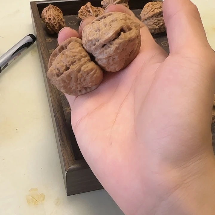 憶***。把件文玩核桃蛤蟆头