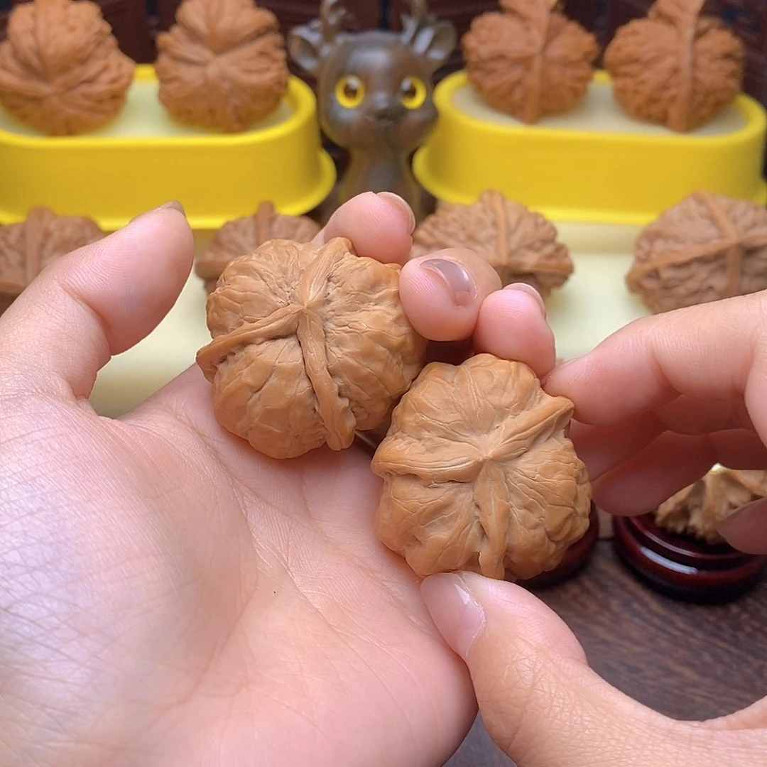 用***1文玩核桃吊坠蛤蟆头三棱全品
