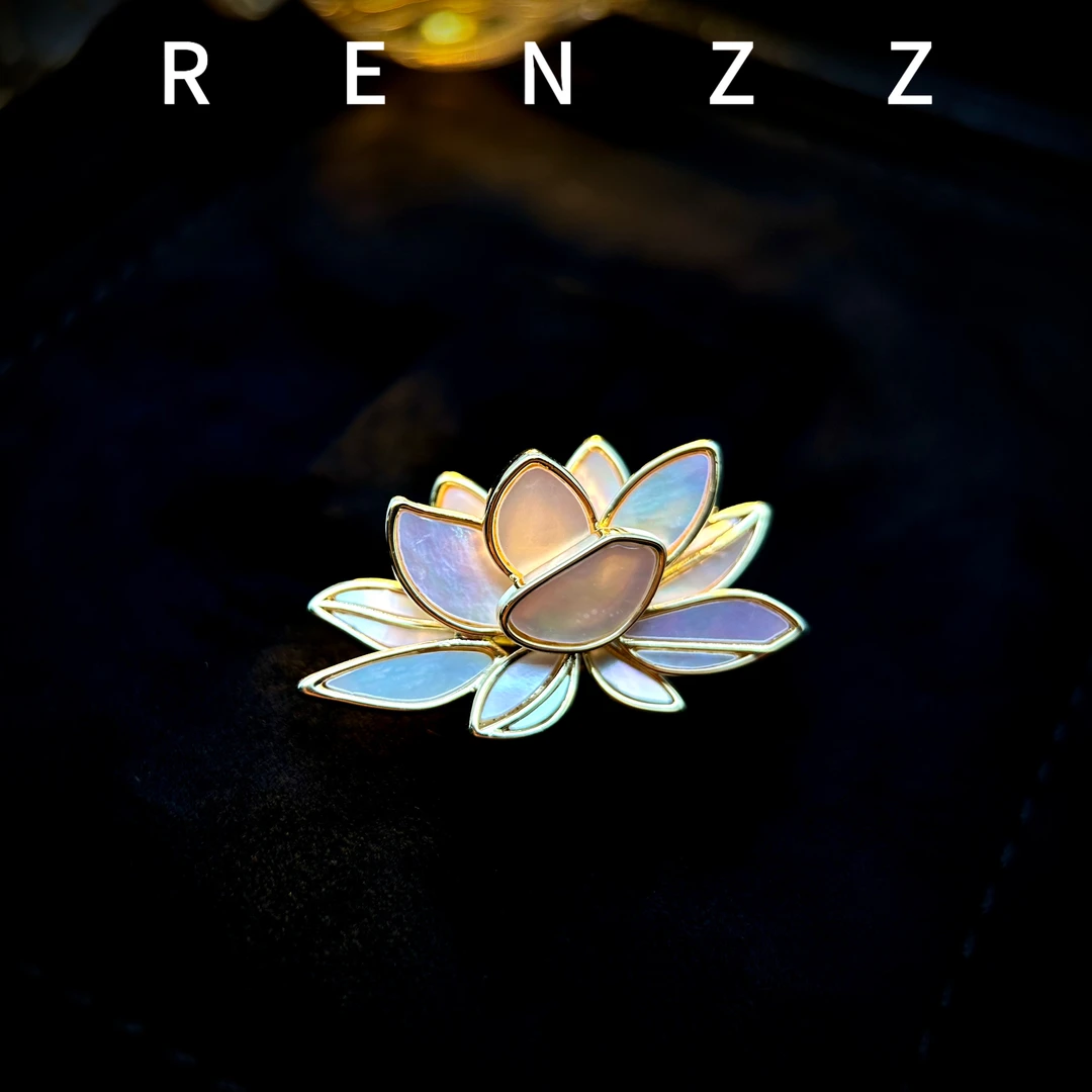 0531白色莲花贝壳磁吸扣