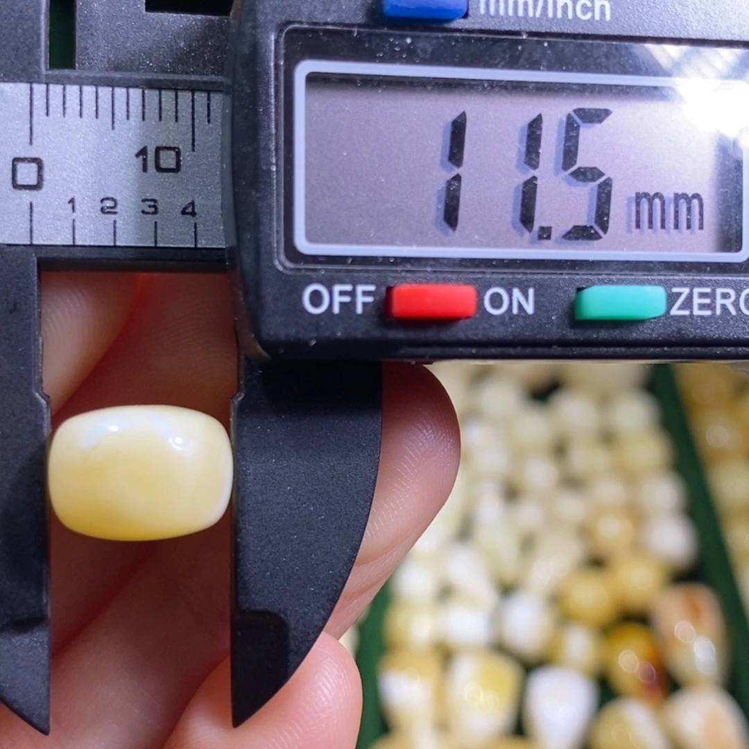 蜜蜡未镶嵌裸石配饰