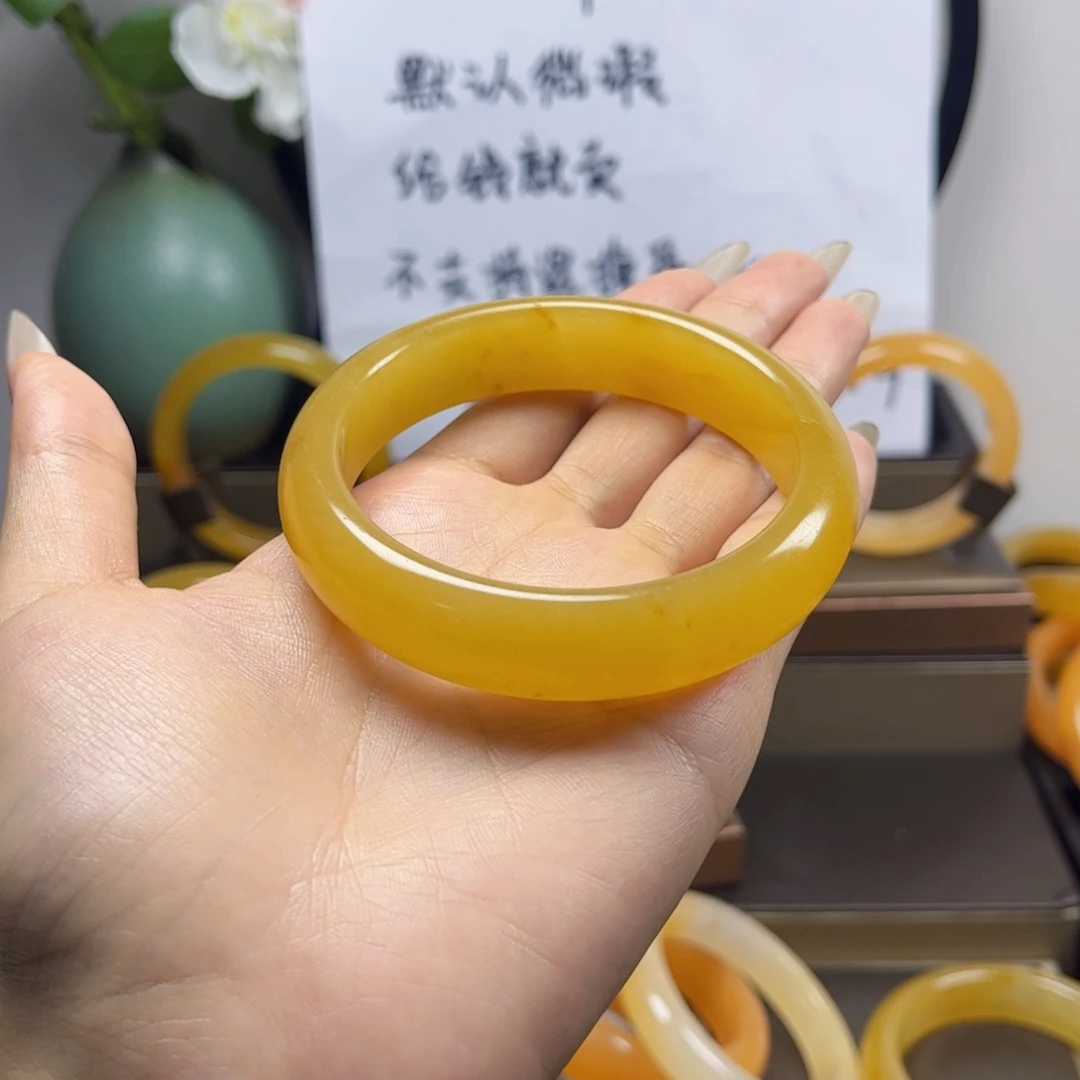 *****未镶嵌石英质玉（黄龙玉）手镯
