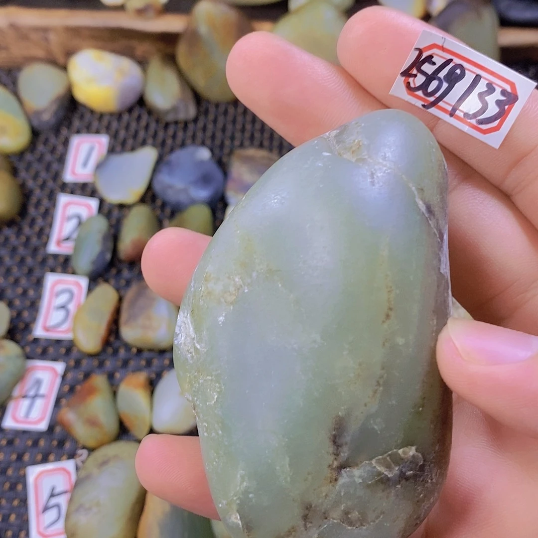 颈饰未镶嵌和田玉（糖玉）
