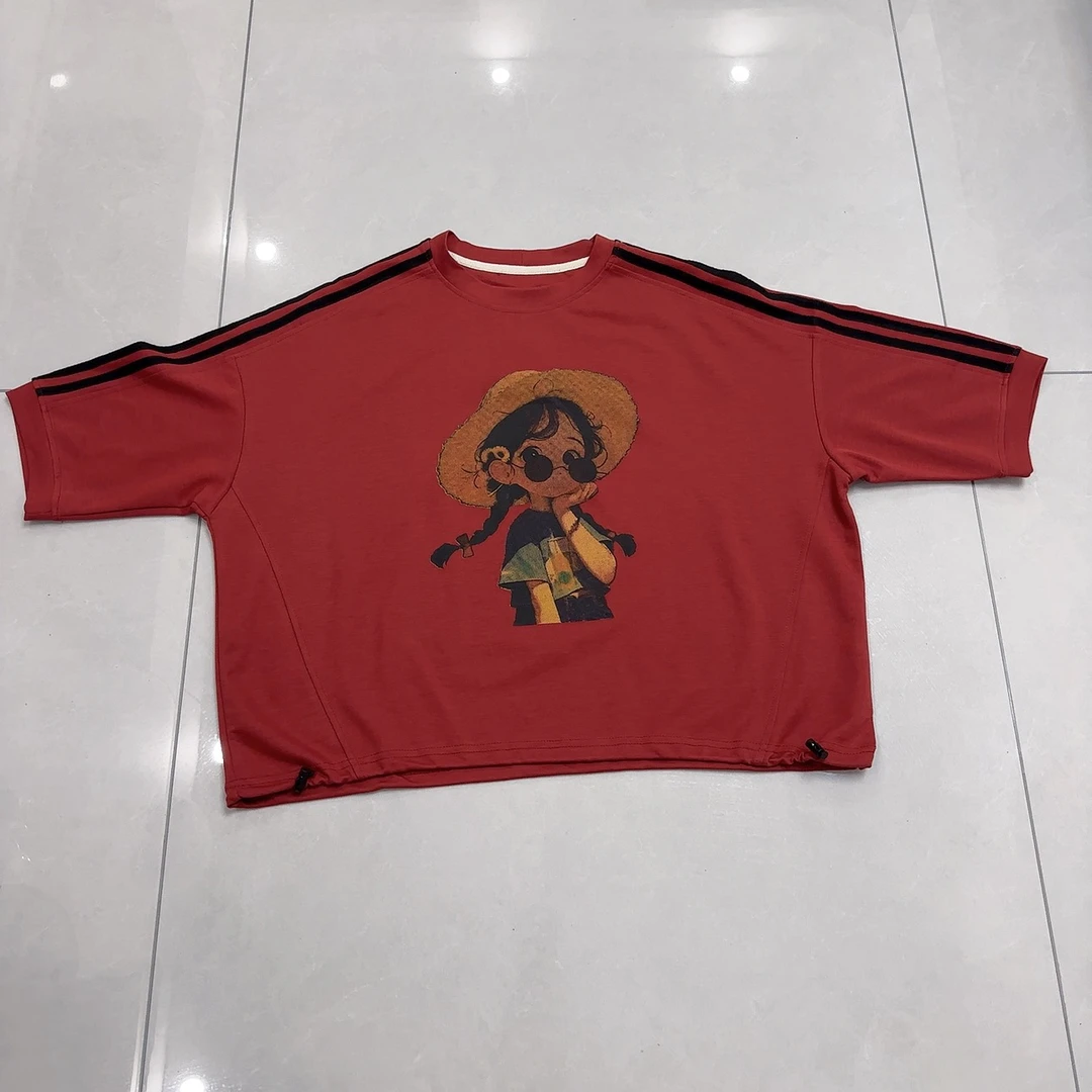 时尚个性娃娃圆领衫