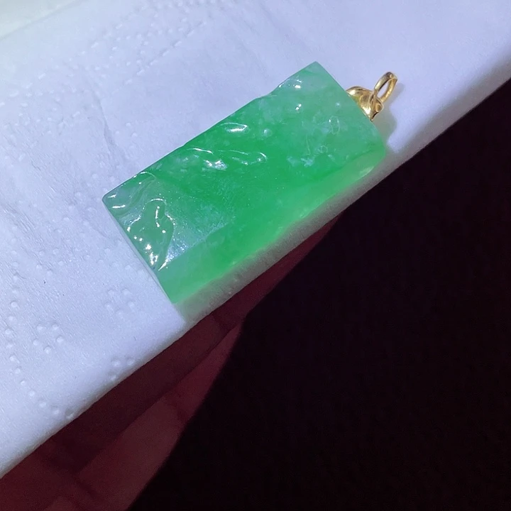 翡翠18K金镶嵌颈饰翡翠