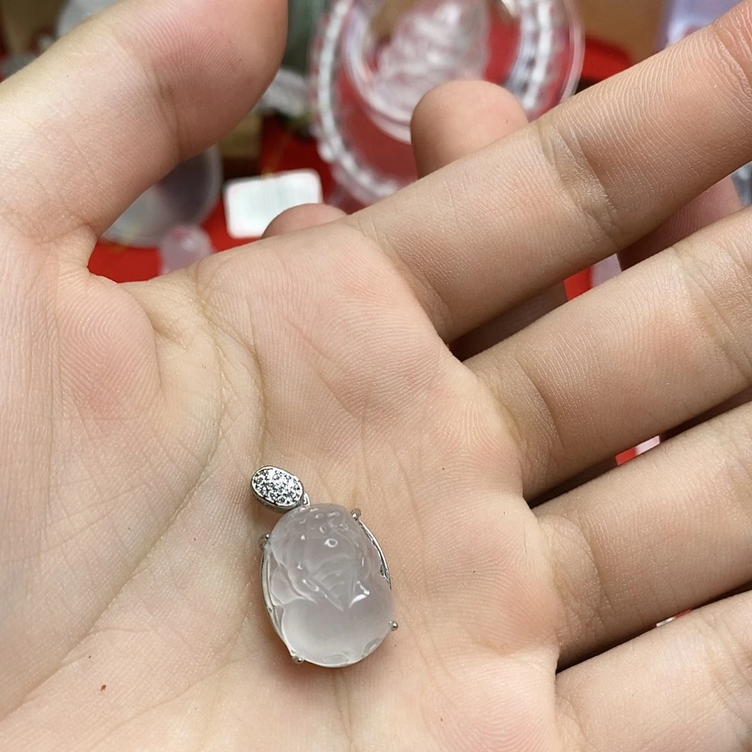 颈饰未镶嵌石英质玉