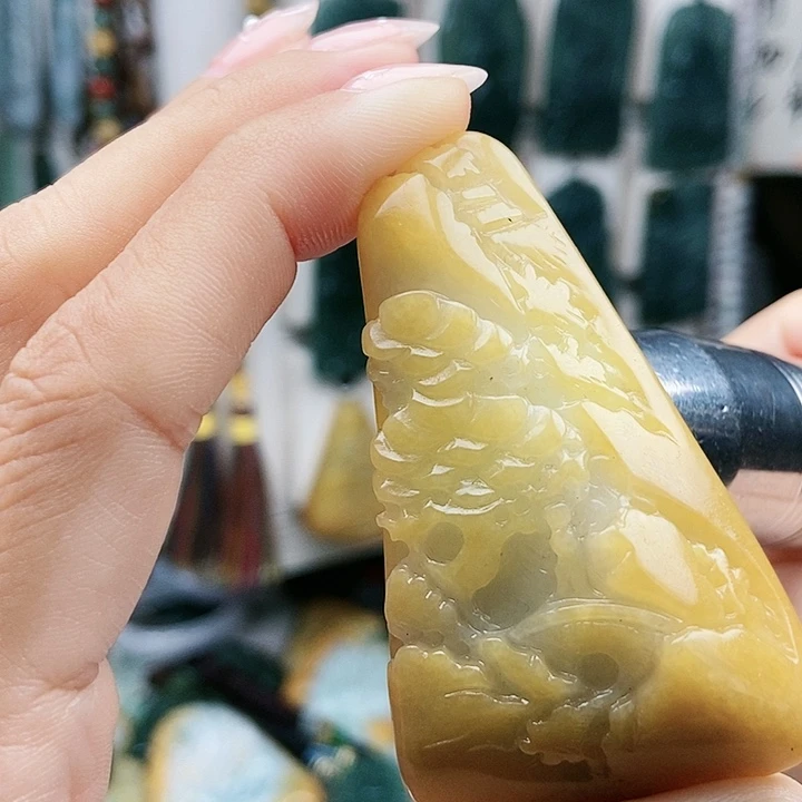 颈饰足铂镶嵌翡翠翡翠