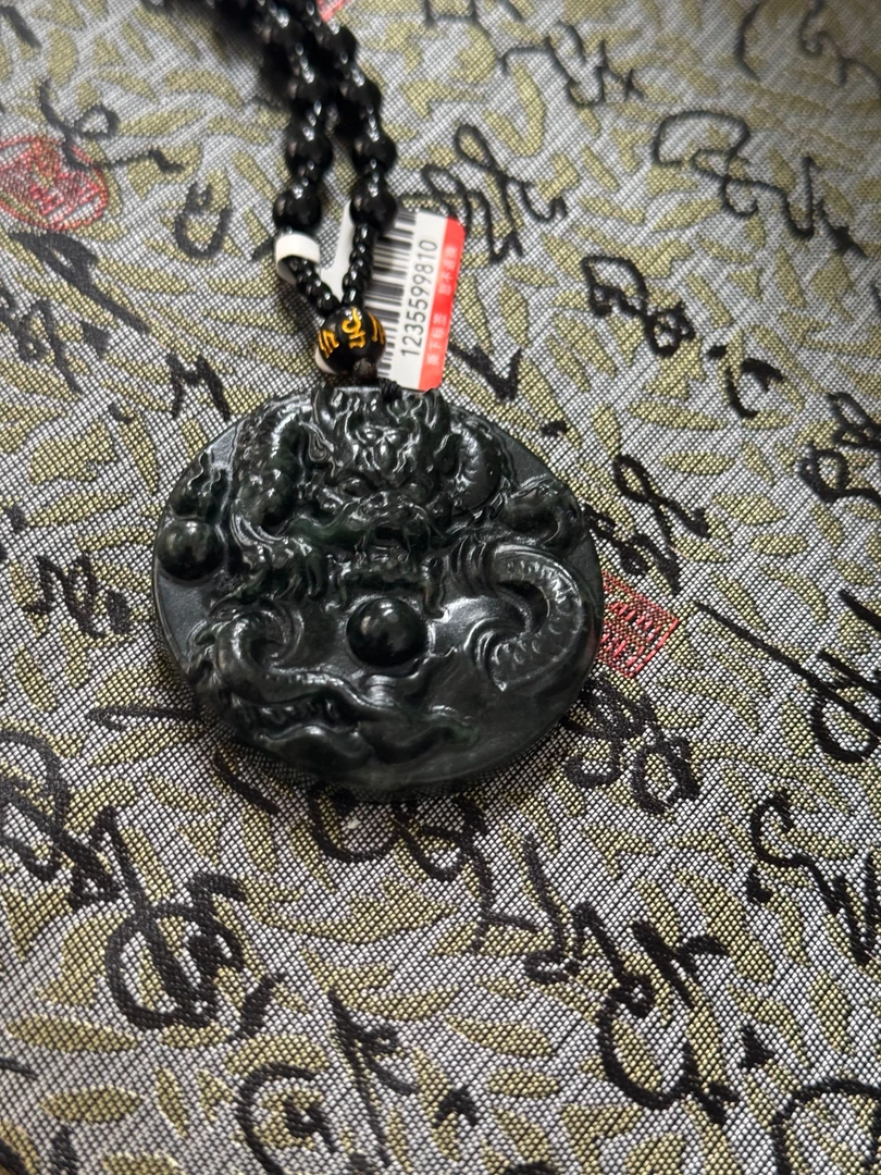 精工雕刻碧绿龙牌一个