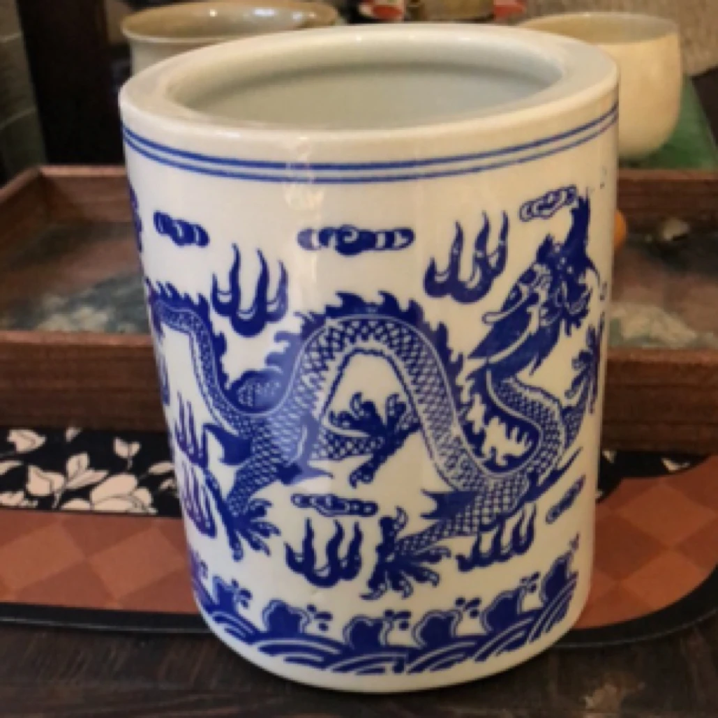 青花笔筒龙图案老白瓷