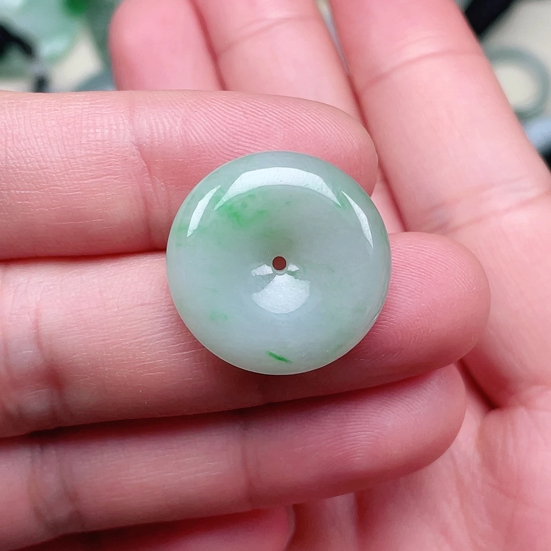 翡翠未镶嵌颈饰平安扣