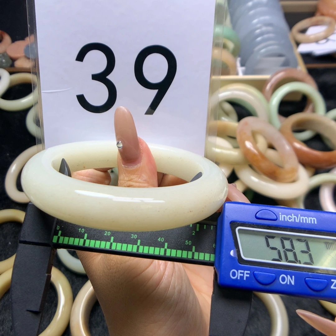 石英岩玉手镯未镶嵌