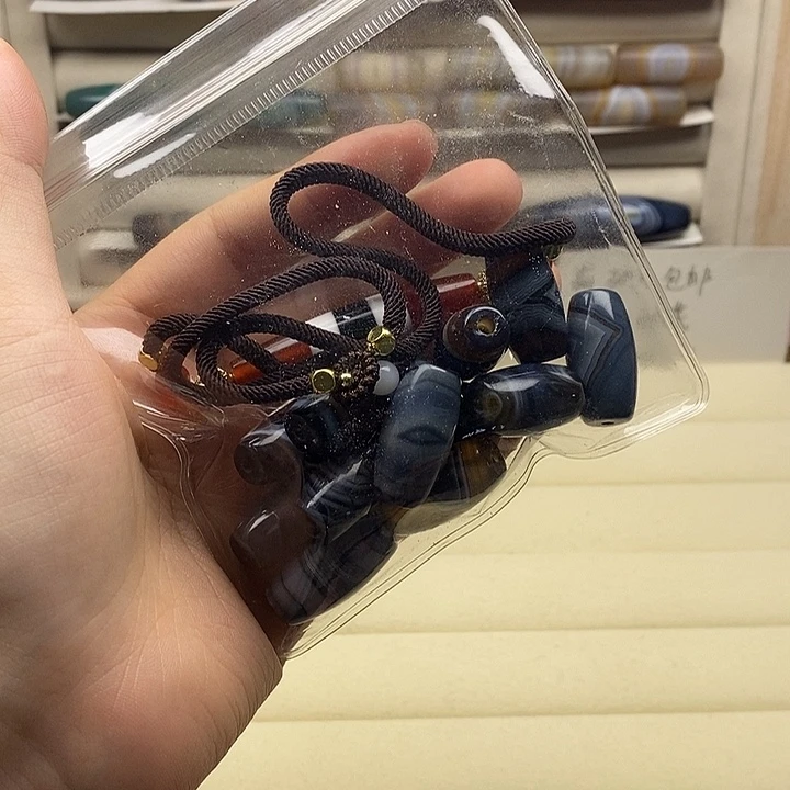 樊***义玛瑙/玉髓合金颈饰