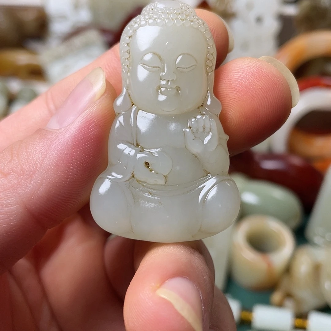 一***尘和田玉未镶嵌颈饰