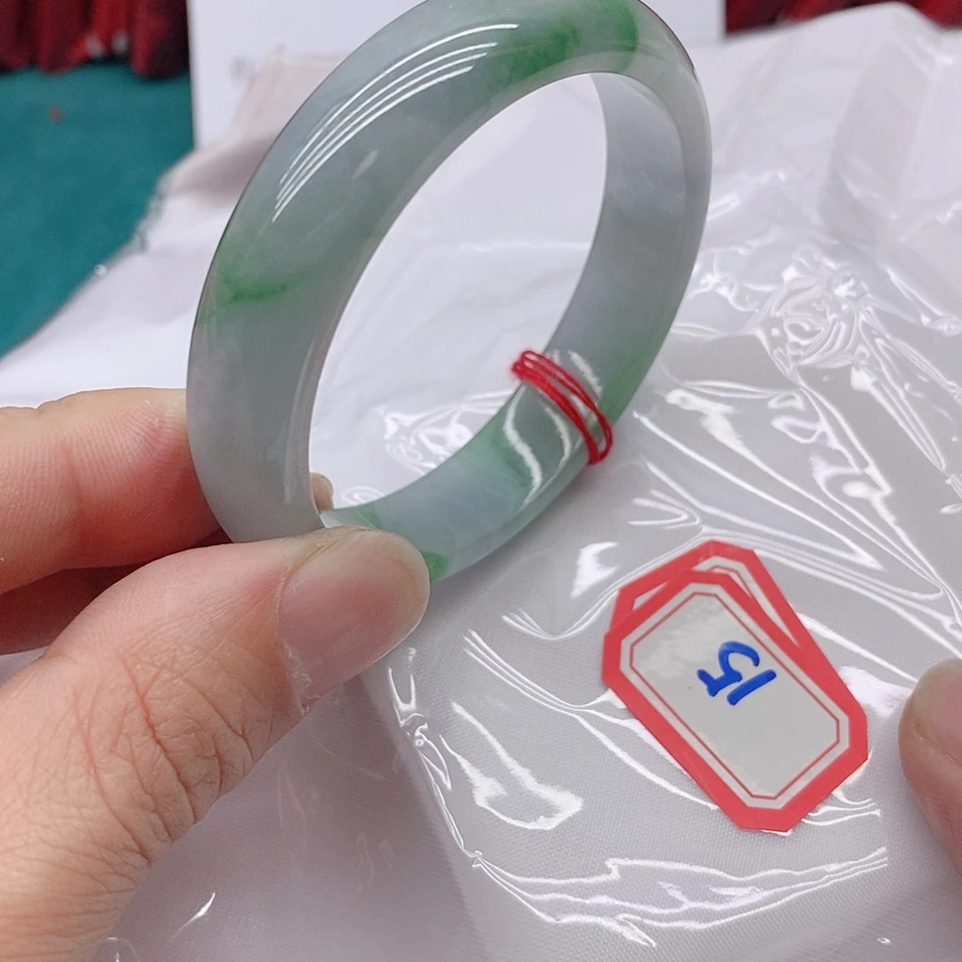 翡翠手镯未镶嵌满**河15555555555