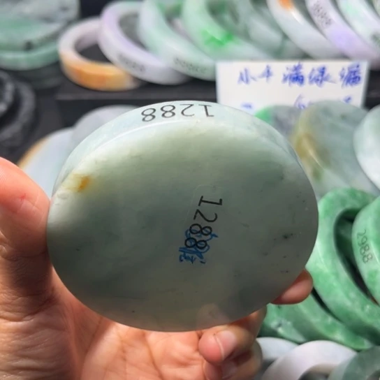 定制翡翠未镶嵌翡翠手镯