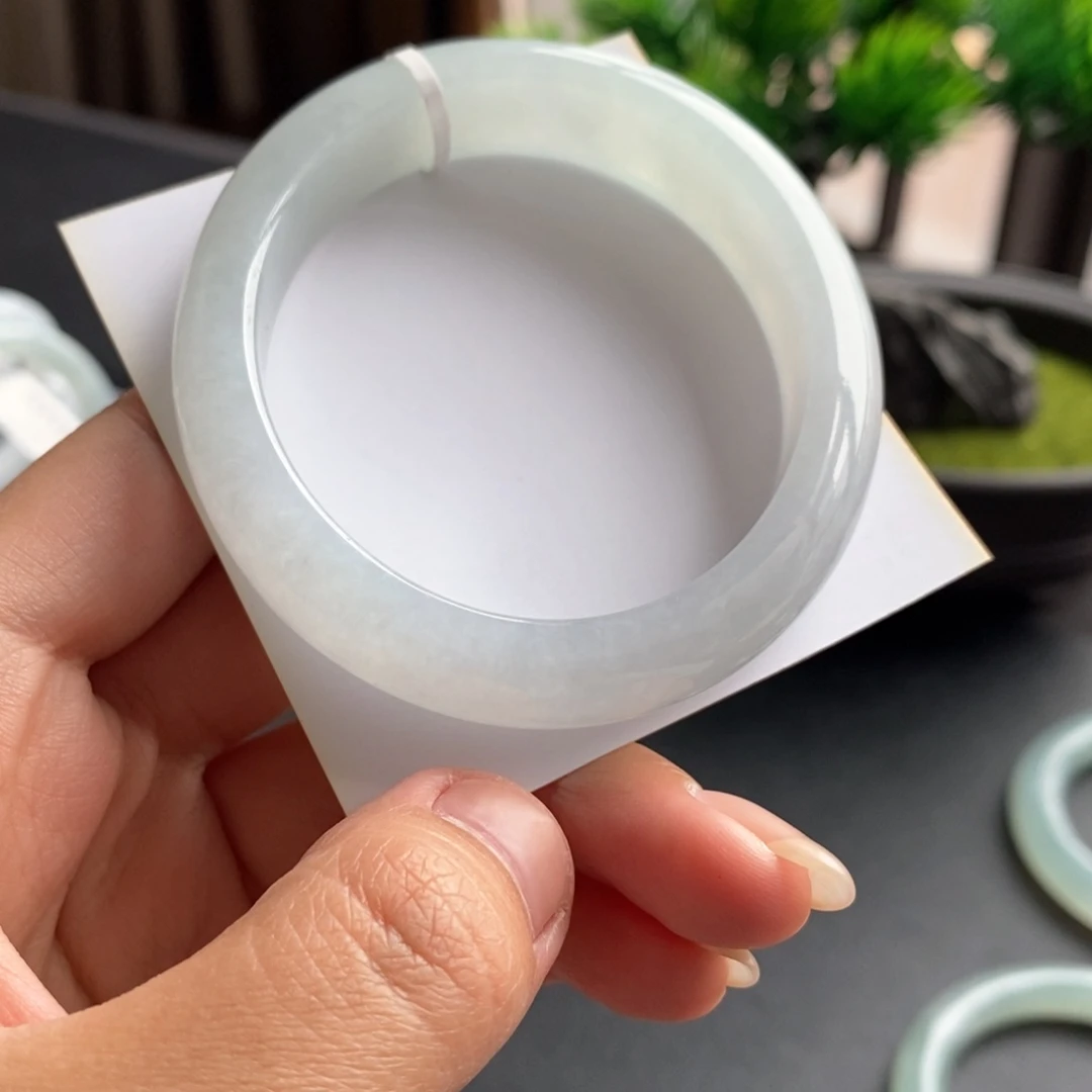 翡翠手镯未镶嵌翡翠