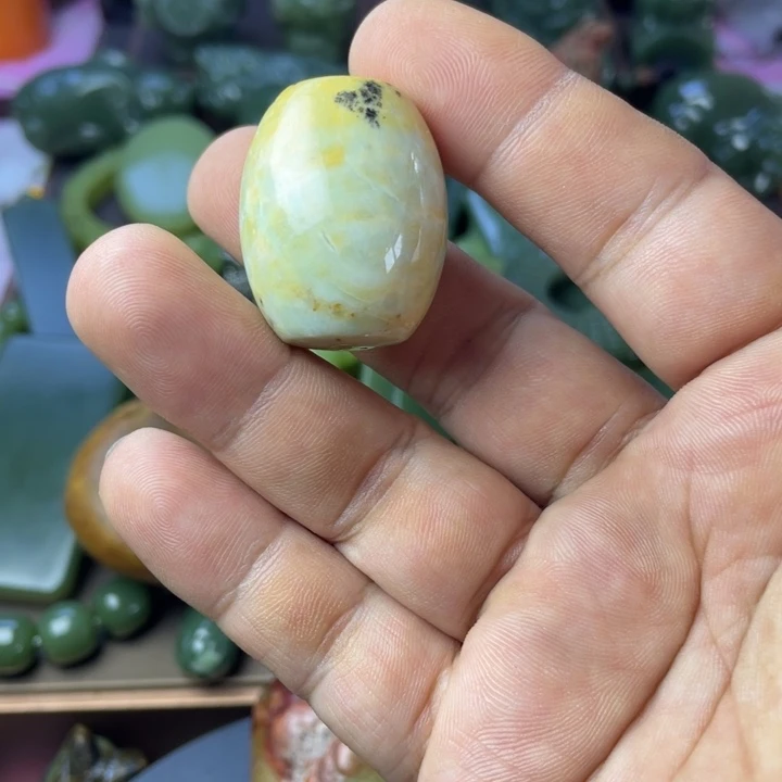 颈饰未镶嵌岫岩老玉（透闪石质玉）粉*墨