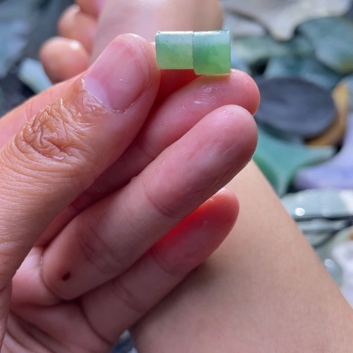 未镶嵌定制翡翠翡翠定制雕刻有裂