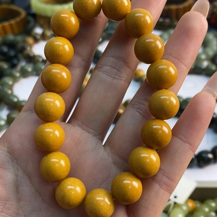 未镶嵌透闪石质玉珠宝奇石