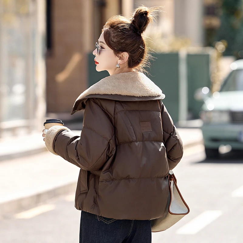 羊羔毛领拼接PU皮羽绒服女2025冬季新款小个子气质显瘦白鸭绒外套