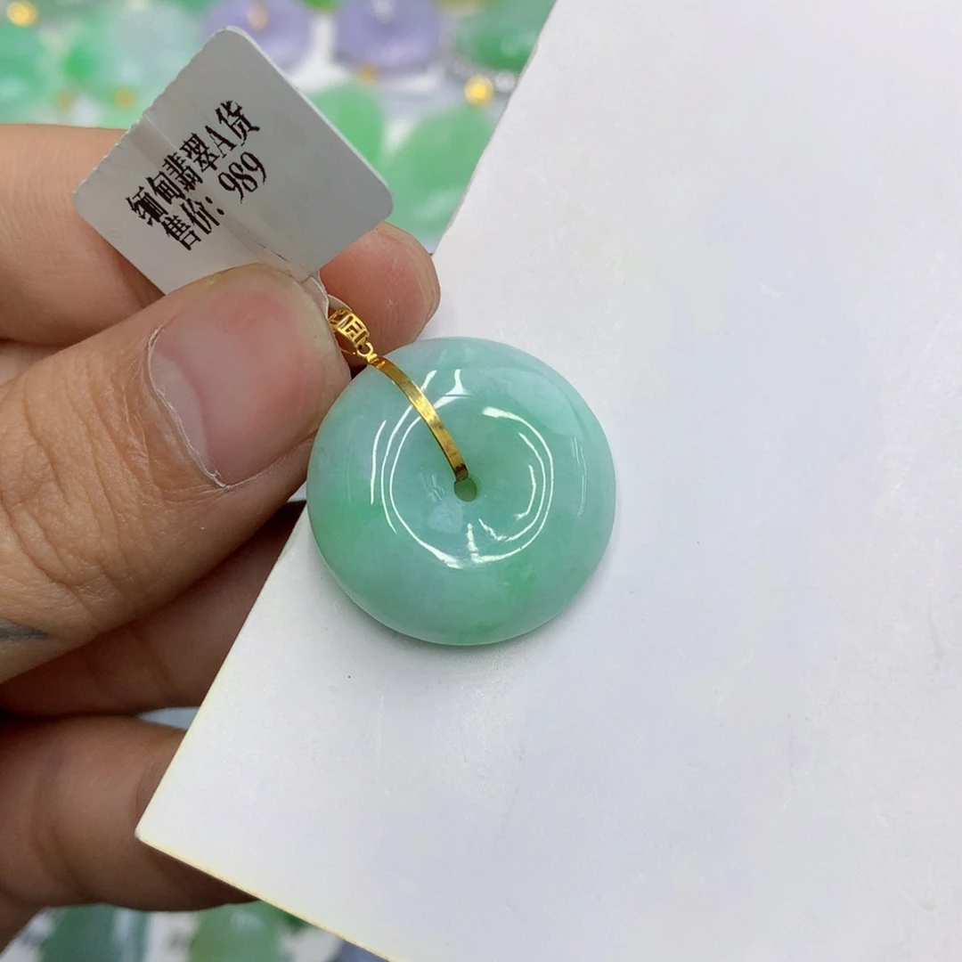 翡翠18K金镶嵌颈饰翡翠