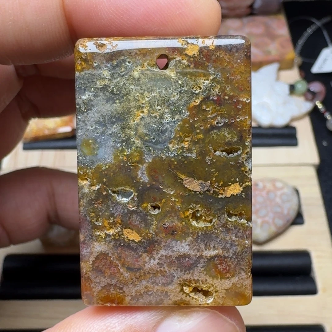 未镶嵌纯天然色有机玉石保真色石英质玉