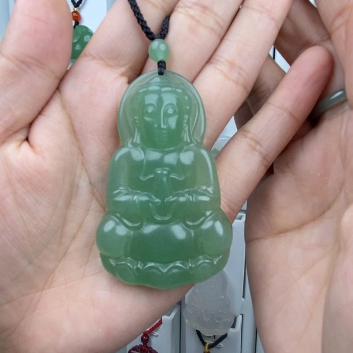 王***生颈饰未镶嵌石英质玉