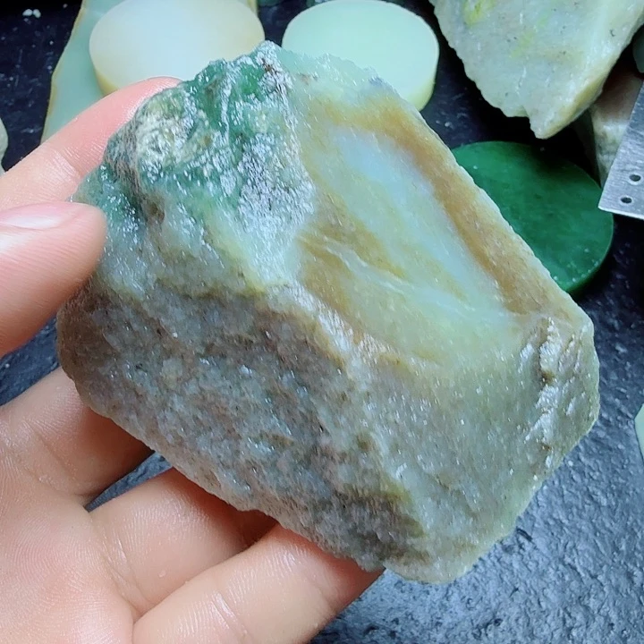 和田玉（糖玉）未镶嵌珠宝奇石