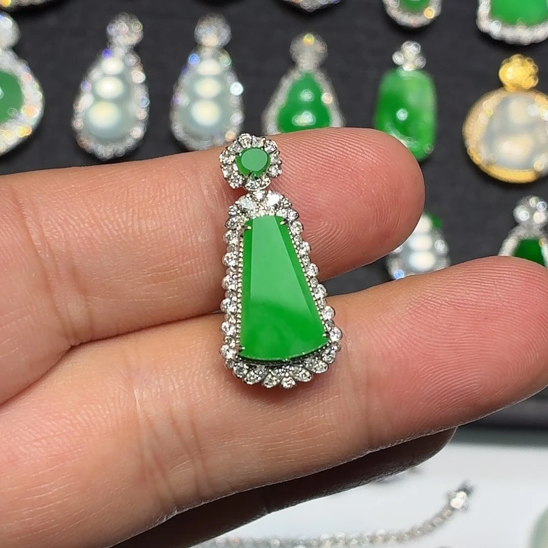 翡翠18K金镶嵌颈饰天然