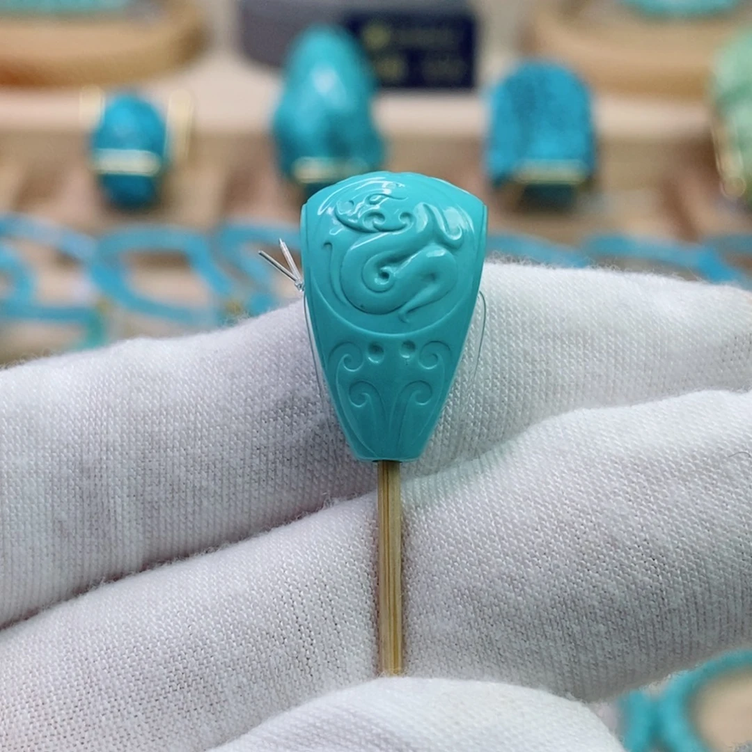 绿松石未镶嵌珠宝奇石