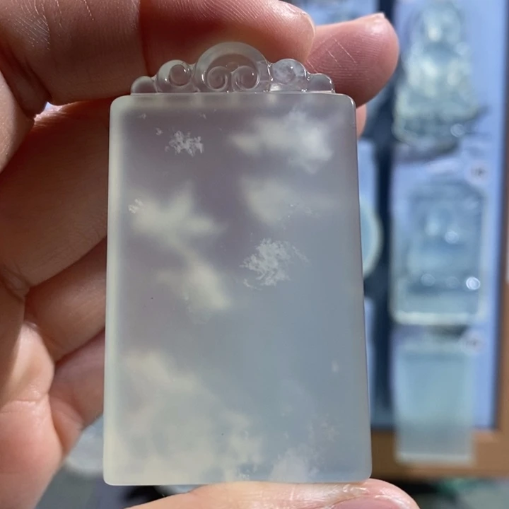 岫玉未镶嵌颈饰吊坠