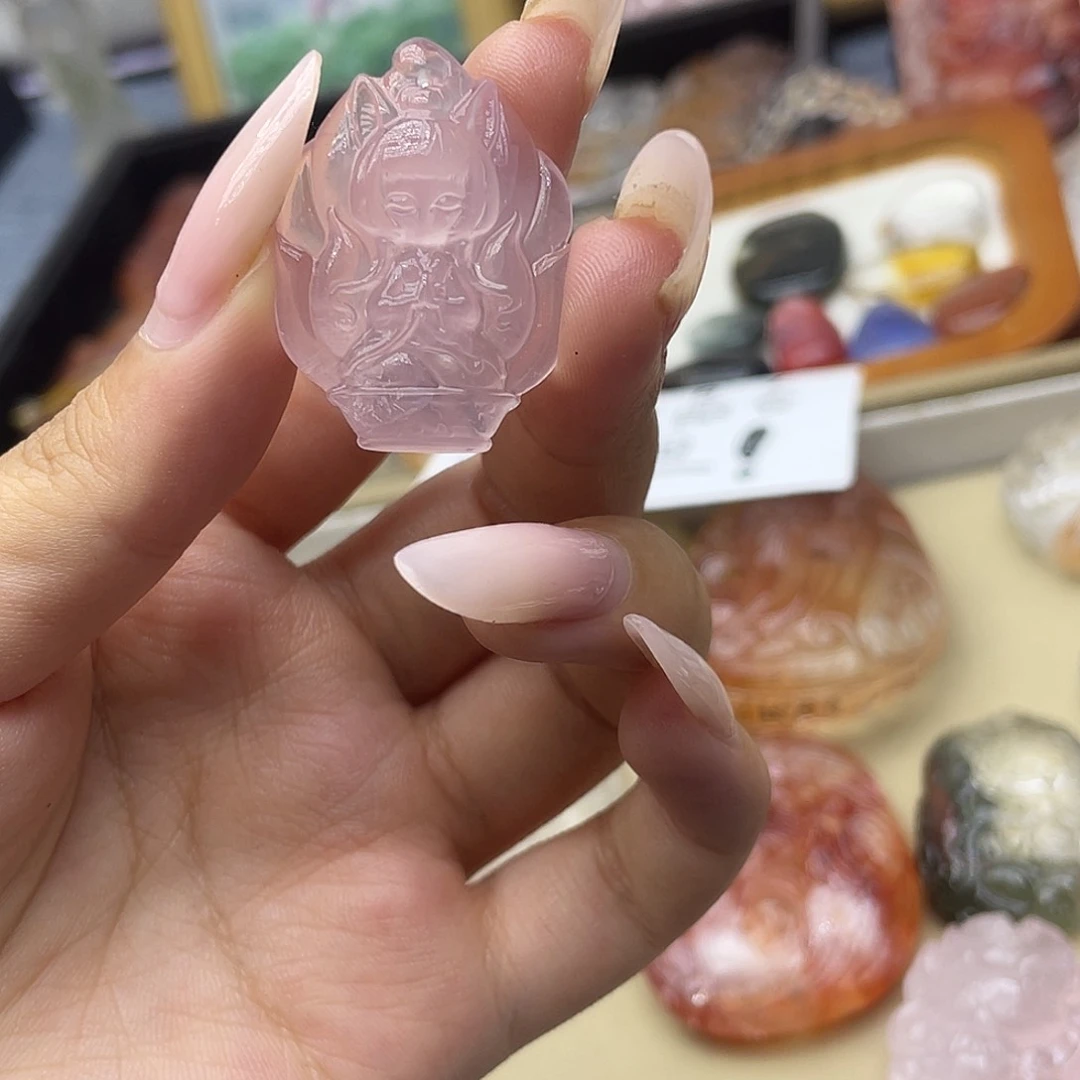 颈饰未镶嵌水晶是天然