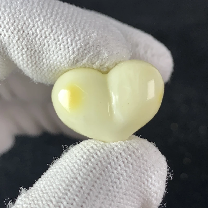 P1073保真原矿俄料尺寸22.4*46.8mm蜜蜡屁桃爱心单颗隔珠微瑕放漏