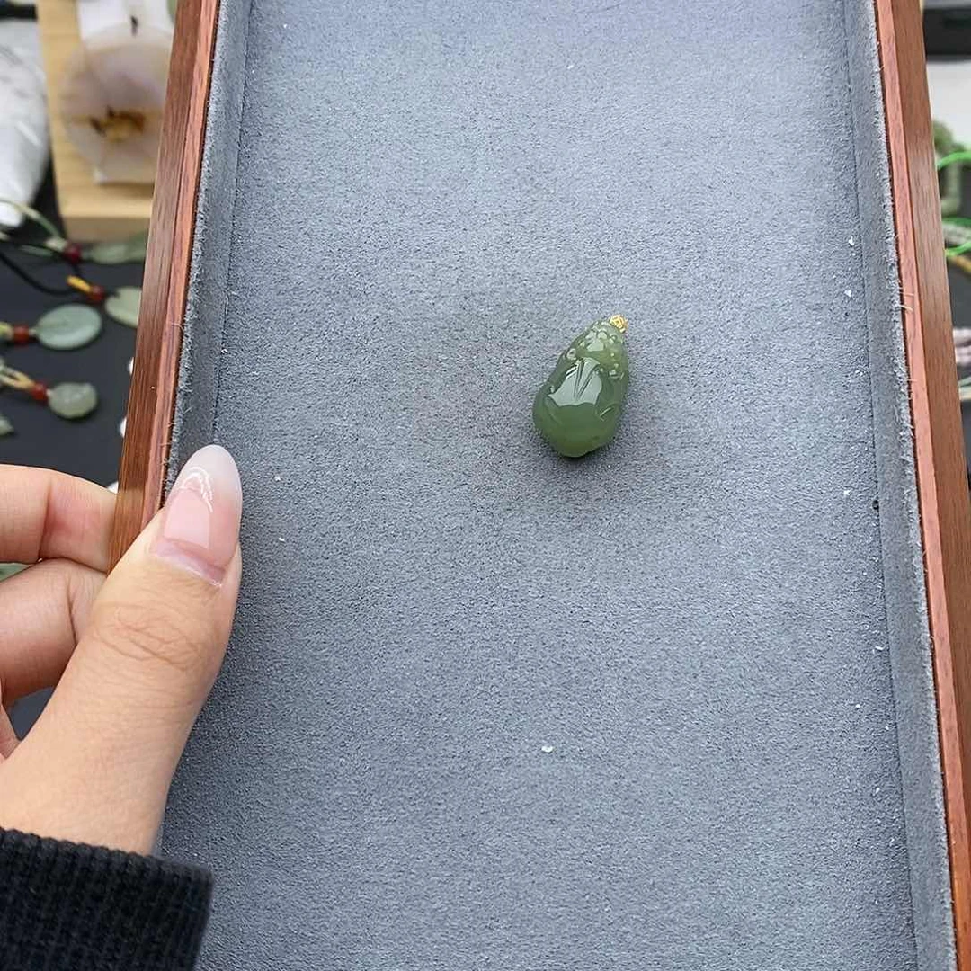 和田玉吊坠(不含链)18K金镶嵌