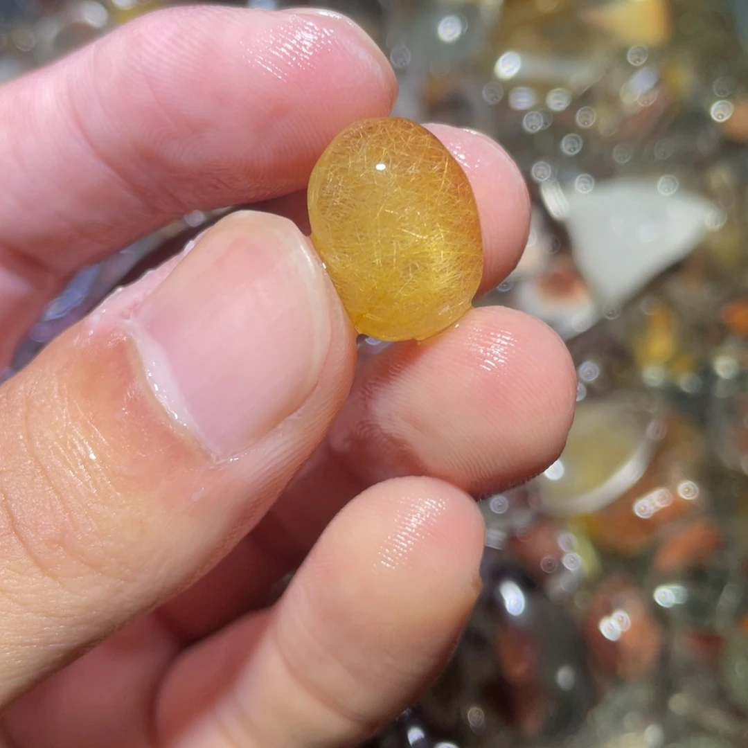 筱****只买单纯的吊坠，没带链子，属的性质。