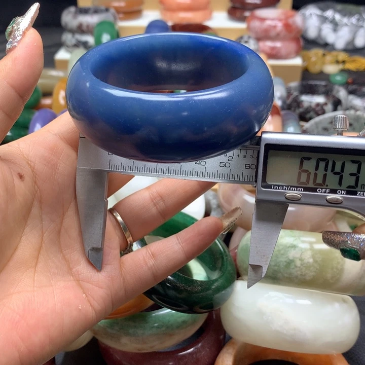 未镶嵌手镯石英质玉