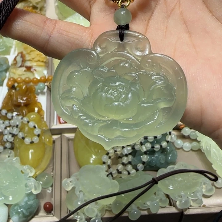 蛇纹石玉吊坠未镶嵌